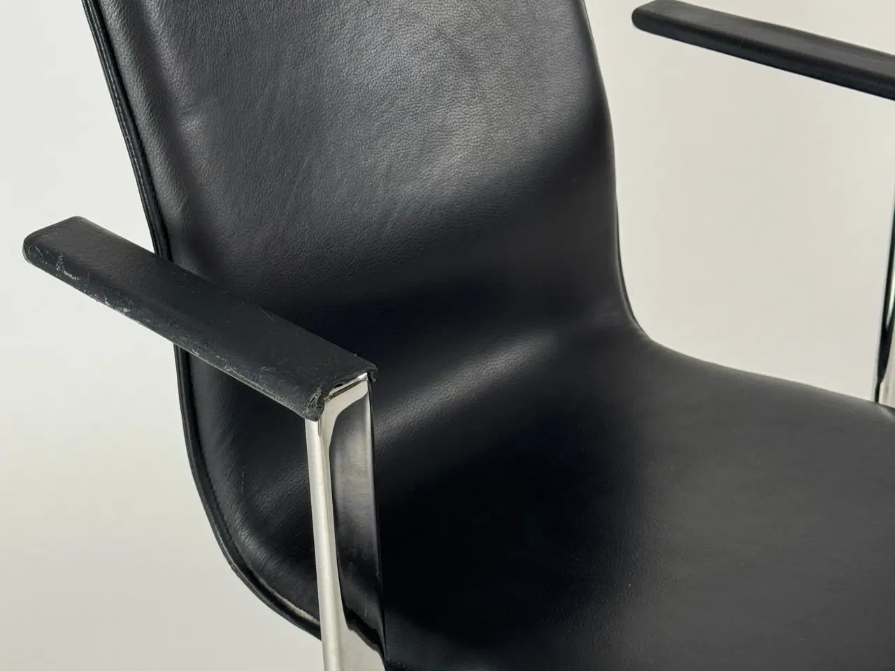 Billede 9 - Magnus Olesen Inferno Stol m. Armlæn – Sort Læder