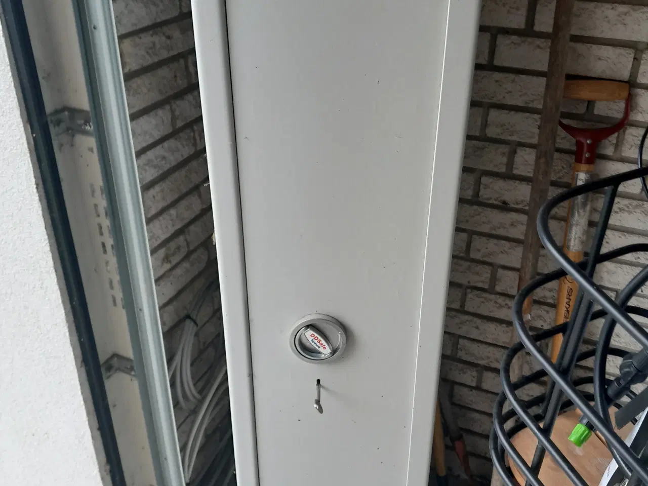 Billede 5 - VÅBENSKAB