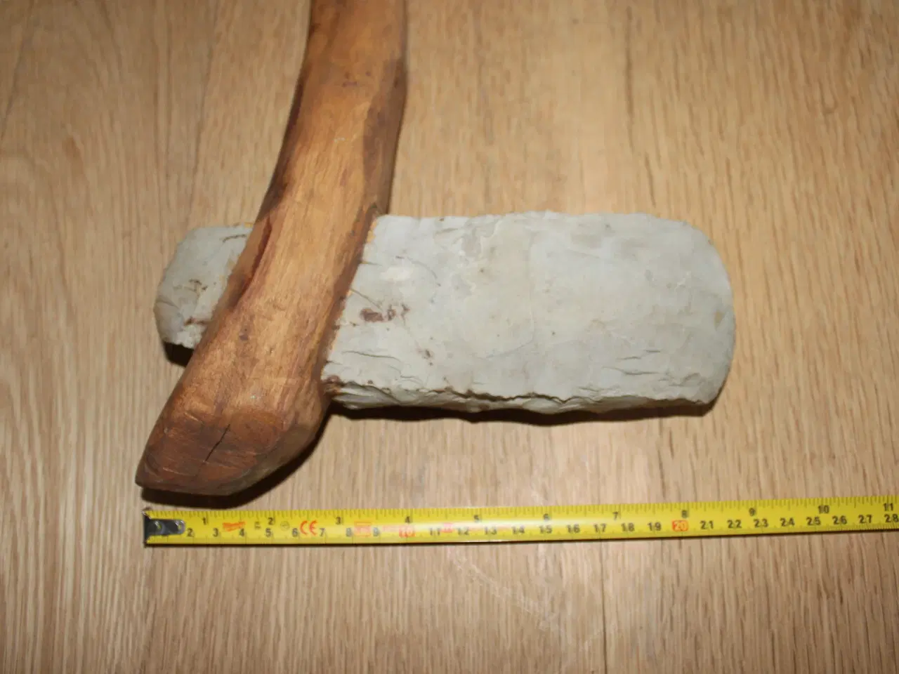 Billede 5 - Stenalder økser med træskaft