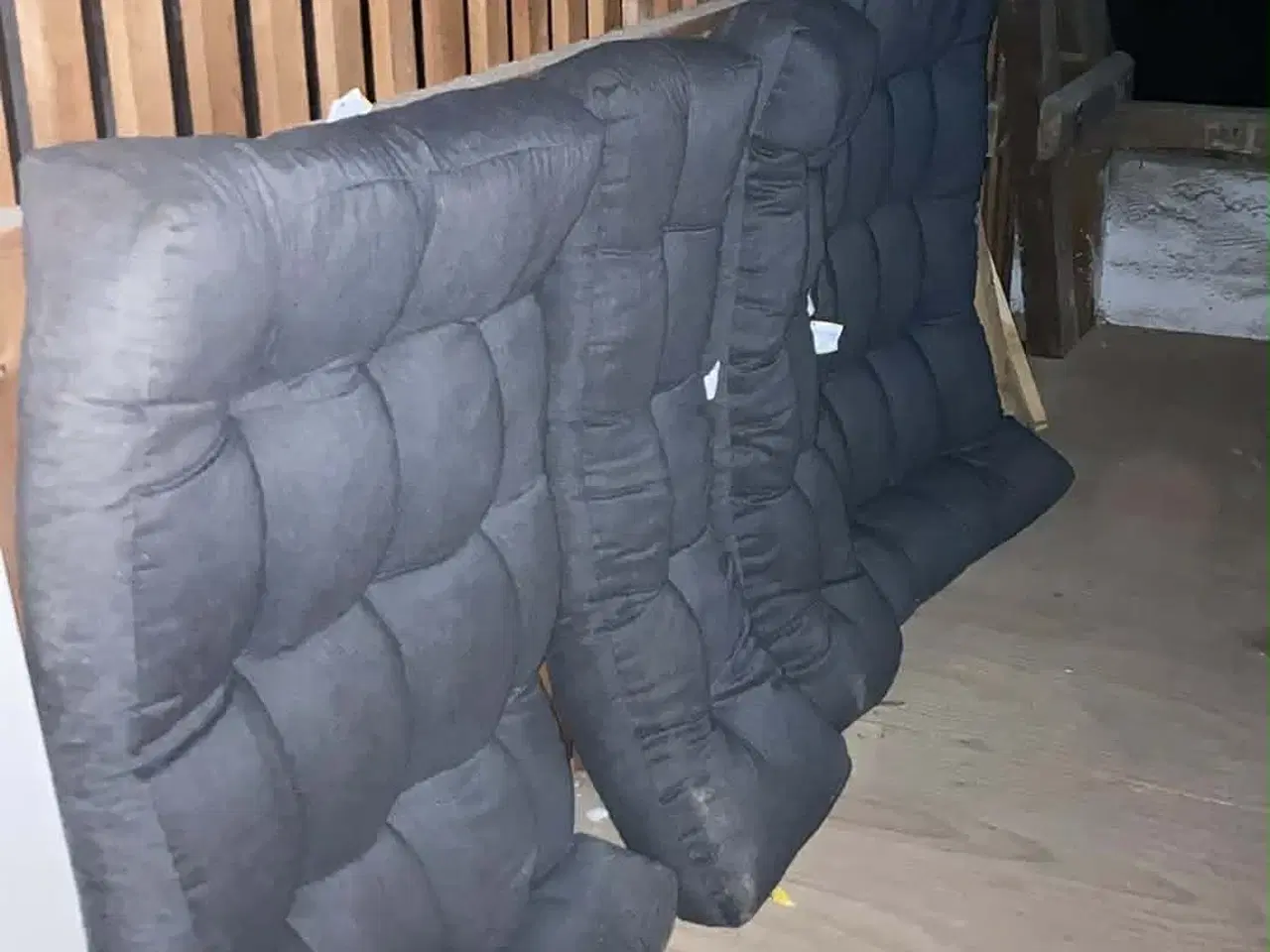 Billede 3 - Pallehynder med tilhørende paller, Gratis