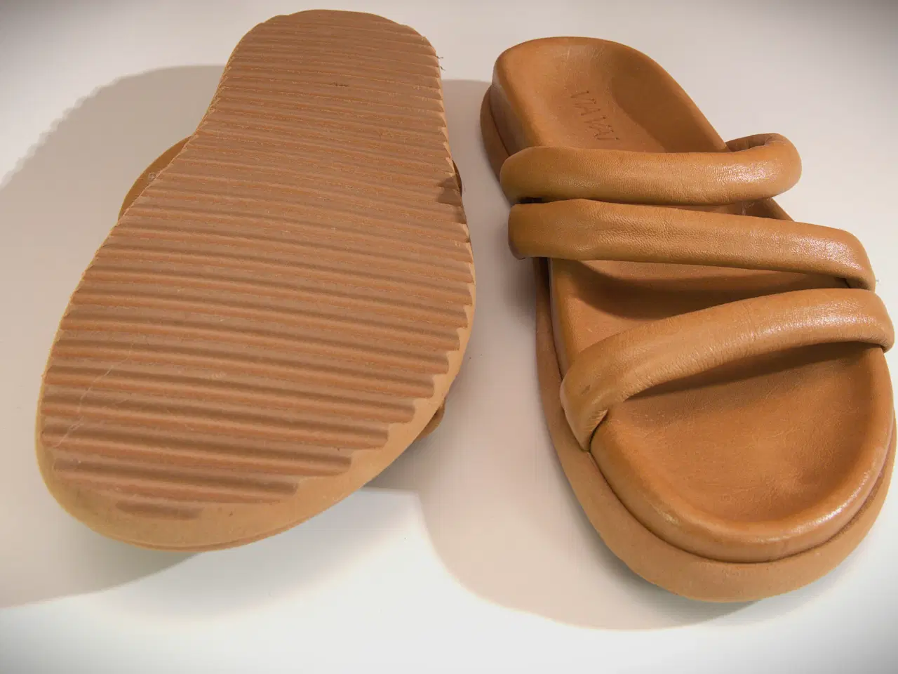 Billede 3 - VIAVAI lys brun sandal i skind