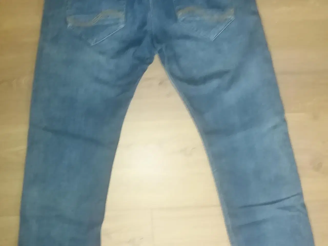 Billede 2 - LEE JEANS MED FLOTTE DETALJER W36/31, I FLOT STAND