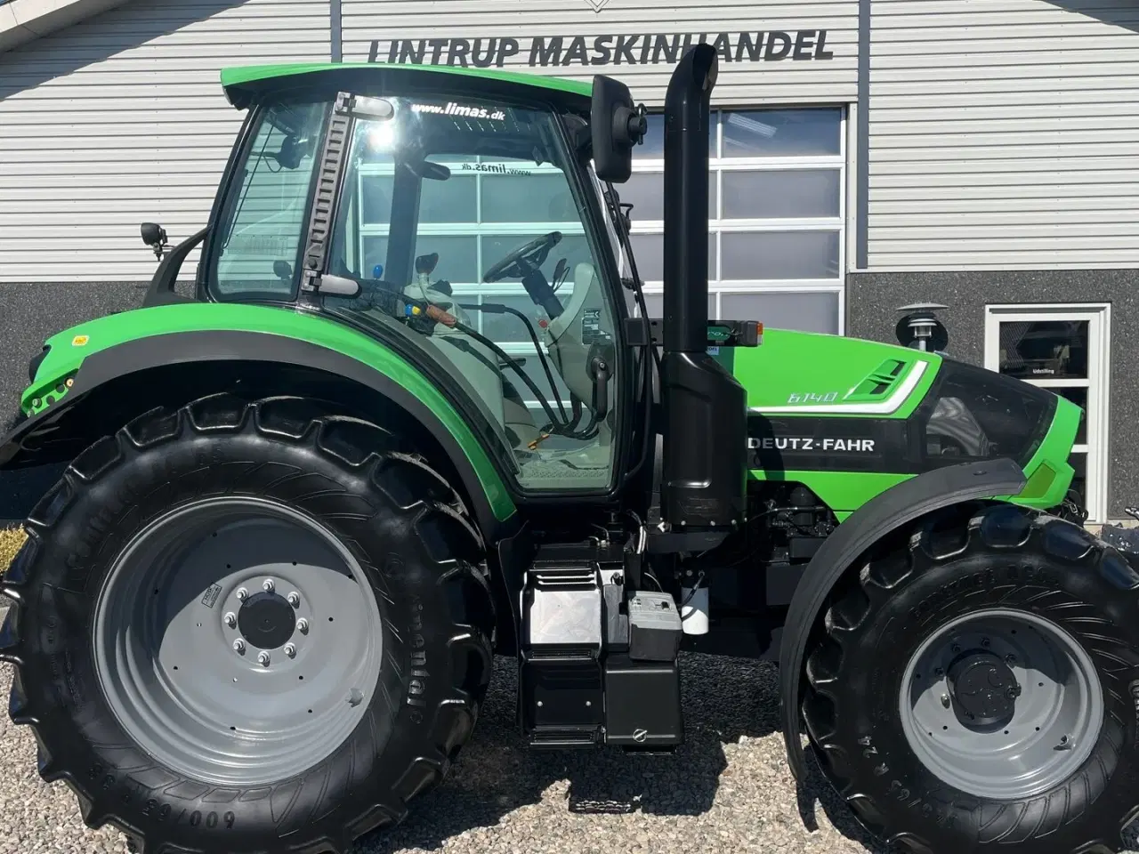 Billede 12 - Deutz-Fahr Agrotron 6140 Classic Fin handy traktor med frontlift.