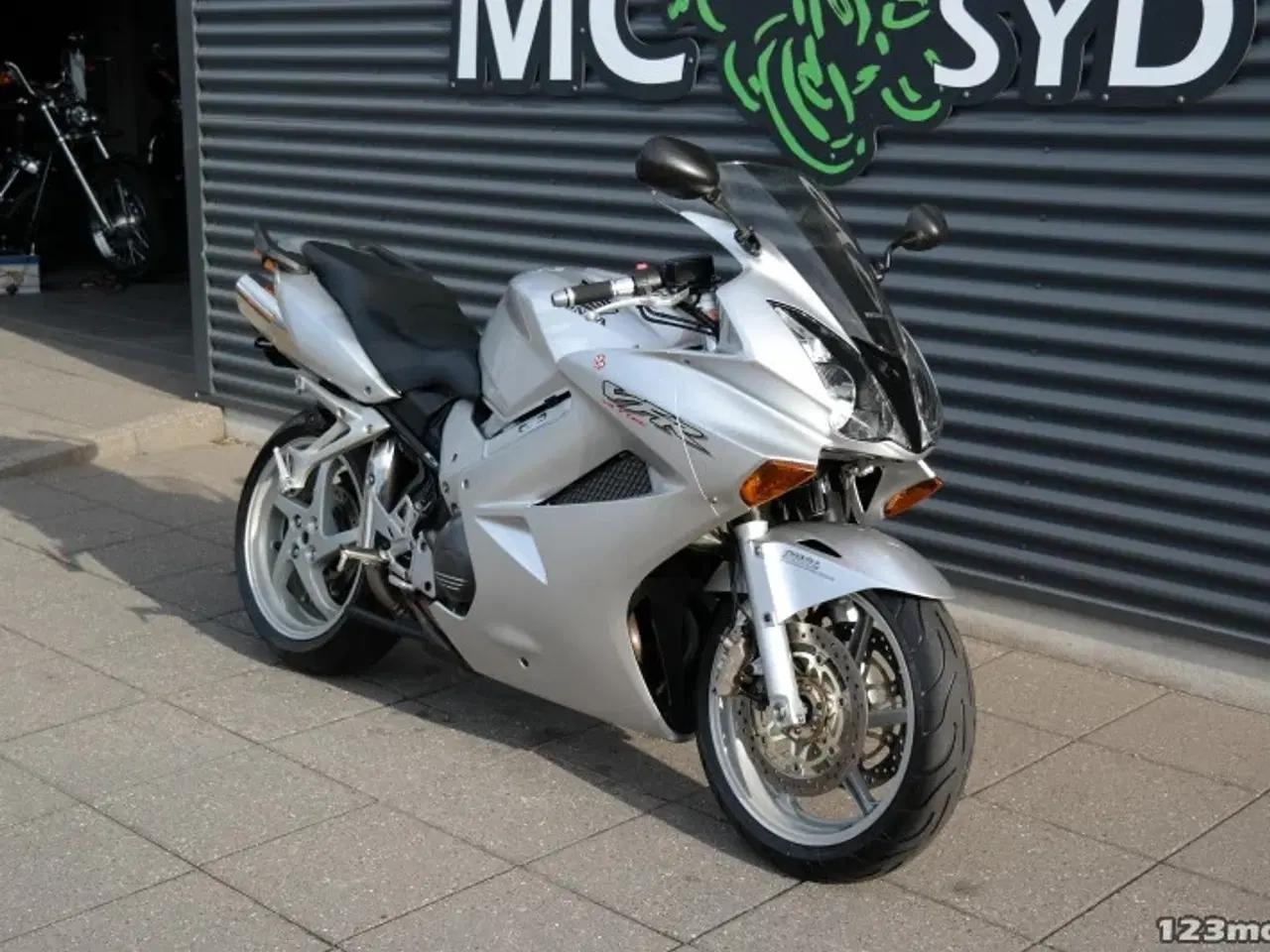 Billede 2 - Honda VFR 800 F MC-SYD       BYTTER GERNE