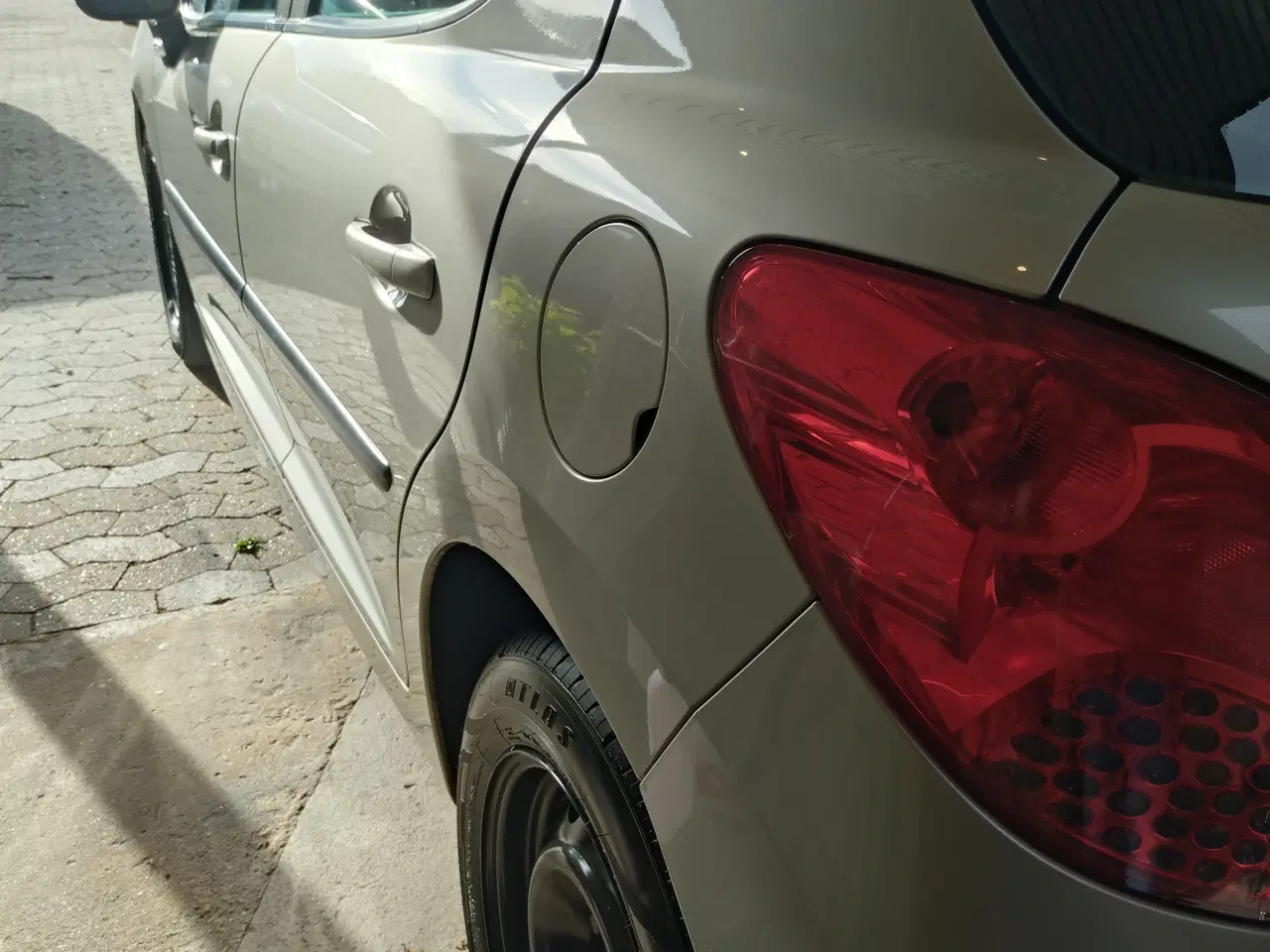 Billede 5 - Pæn og velholdt Peugeot 207  