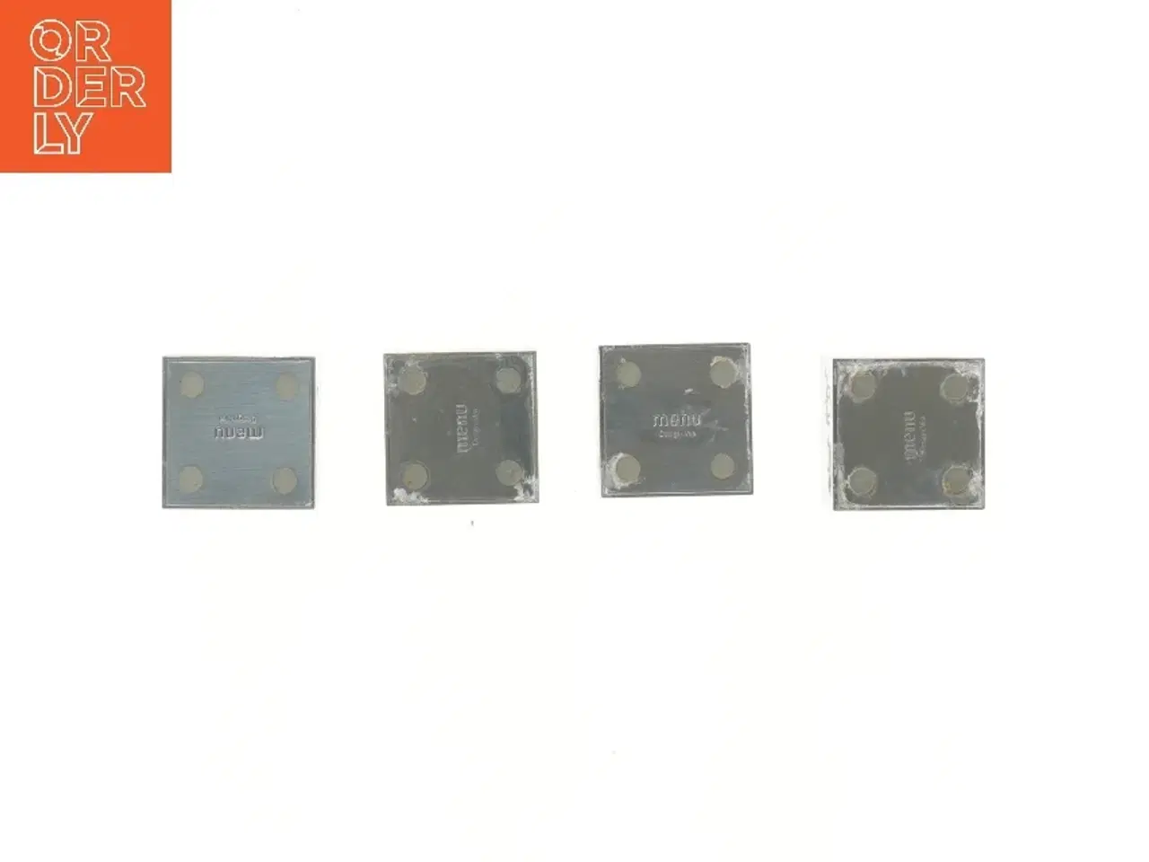 Billede 3 - Kvadratiske lysestager med julemotiv fra Menu (str. 5x5x5 cm)