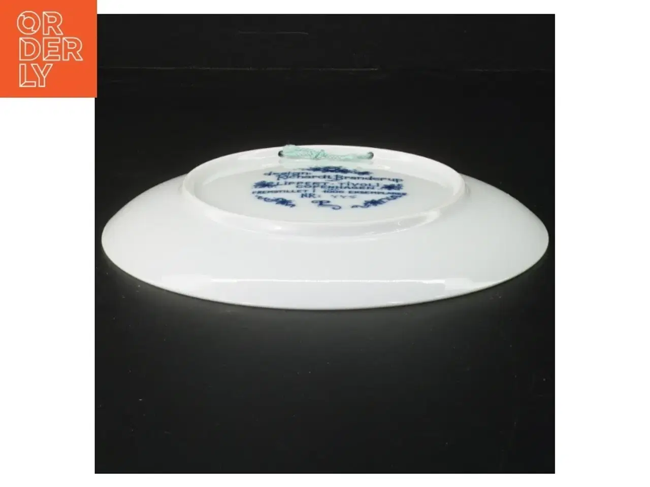 Billede 4 - Årstallarken med motiv af det kenniske tårn 75års jubilum (str. Ø. 19,5 cm)