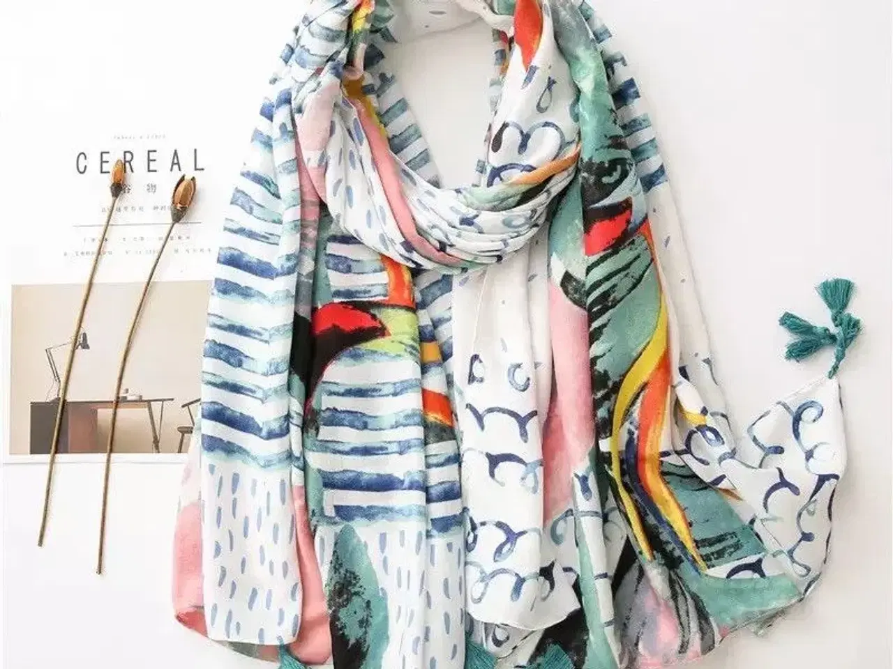 Billede 3 - Devora lækkert multifarvet tørklæde med kvaster