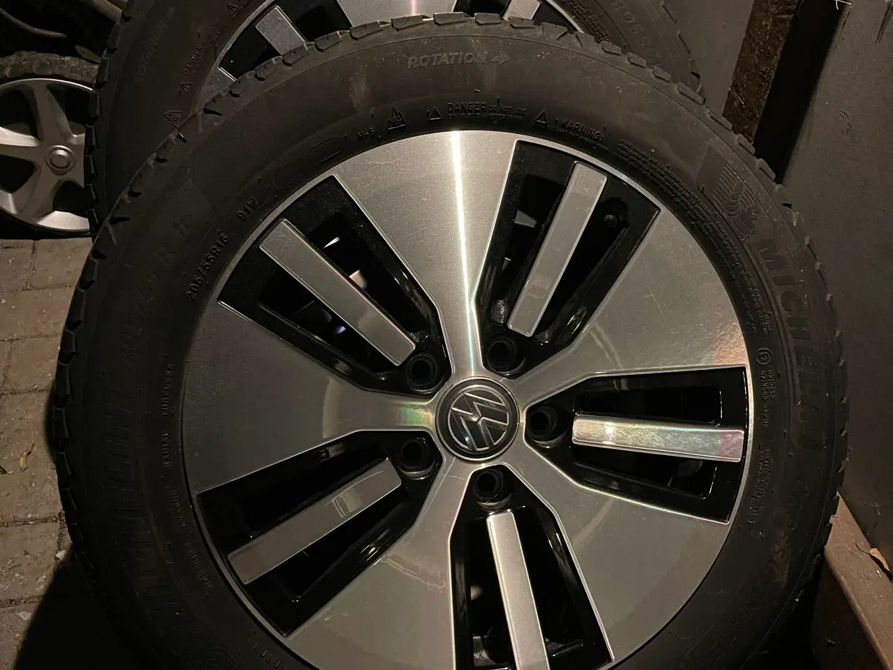 Billede 4 - Originale VW 16” fælge med Michelin helårsdæk