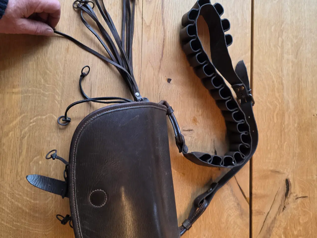 Billede 1 - Jagttaske i kraftigt læder