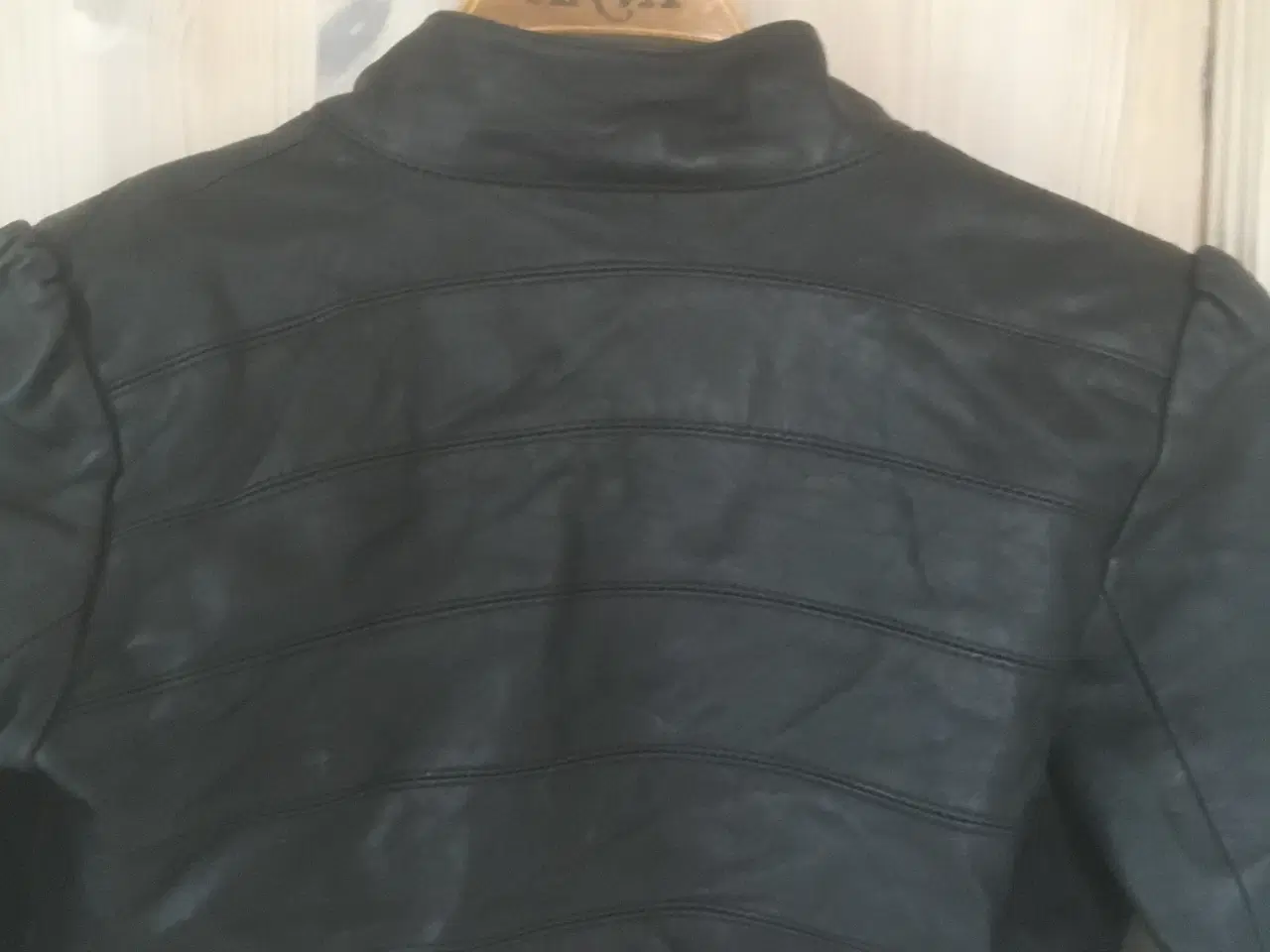 Billede 4 - Læder jakke fra Gestuz