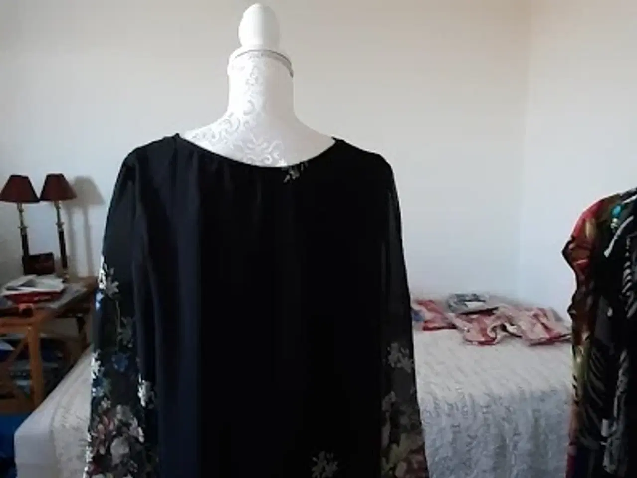 Billede 3 - Tunika kjole i chiffon, med blomster print/str: XL