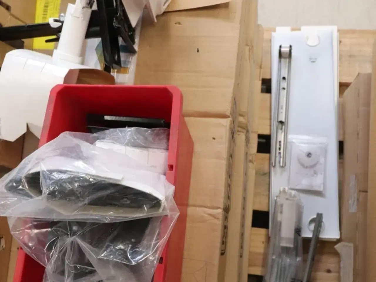 Billede 4 - 40 stk Gulvbeslag for radiatorer.