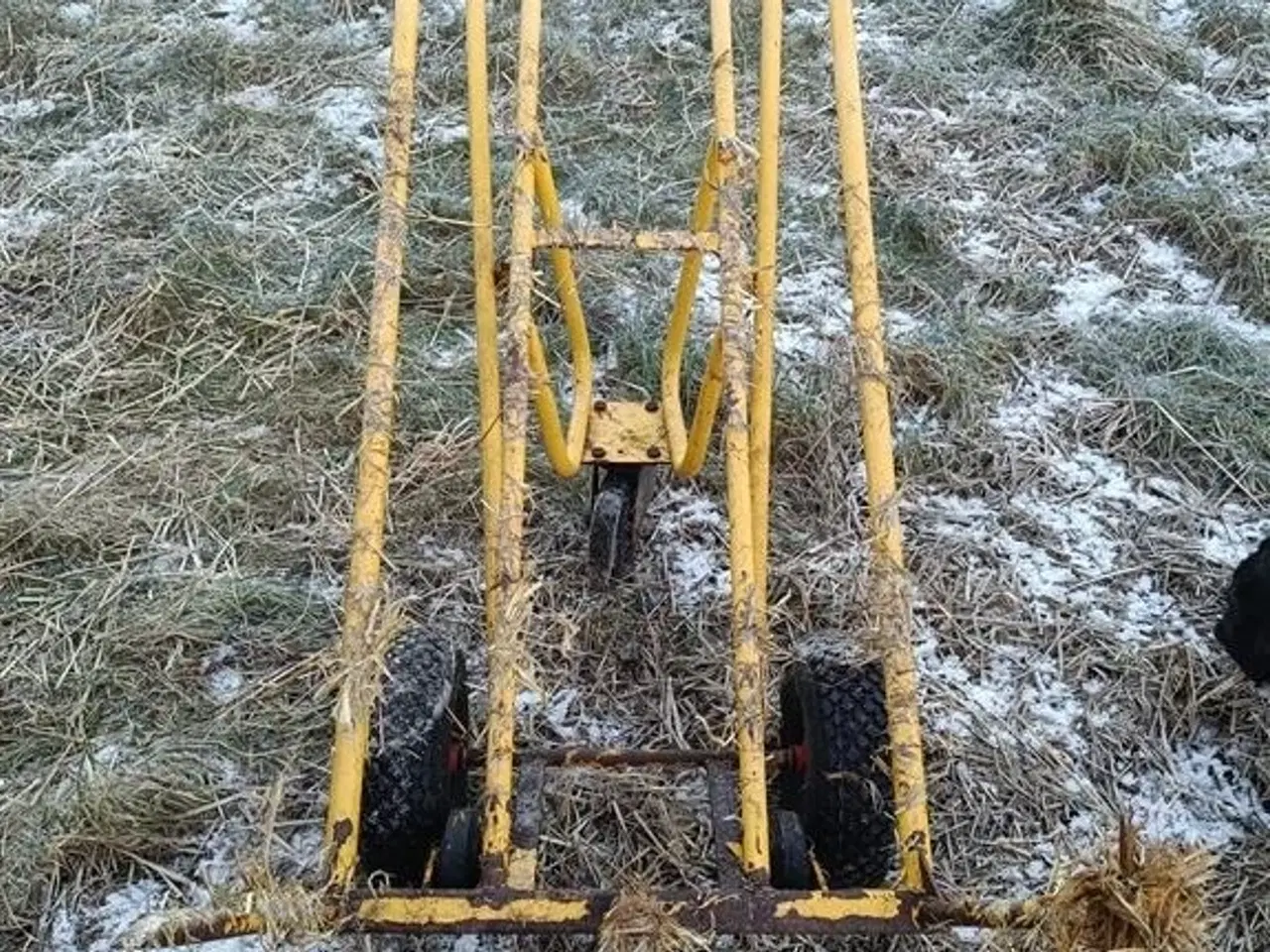 Billede 2 - - - - Ballevogn med spyd	SÆLGES MOMSFRI