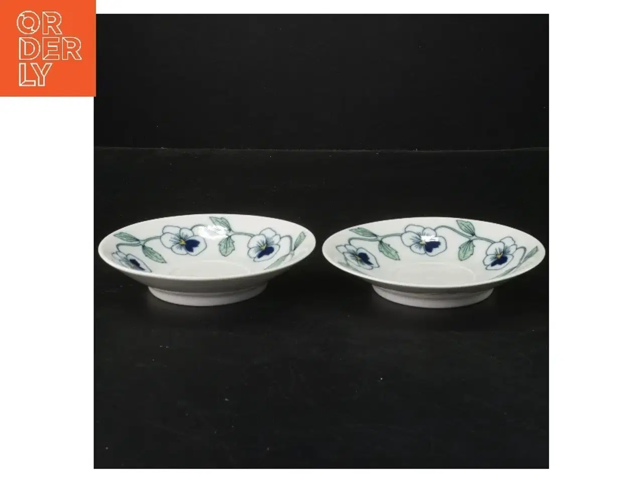 Billede 2 - Blomsterdekorerede porcelænsfade (str. Ø 13 cm)