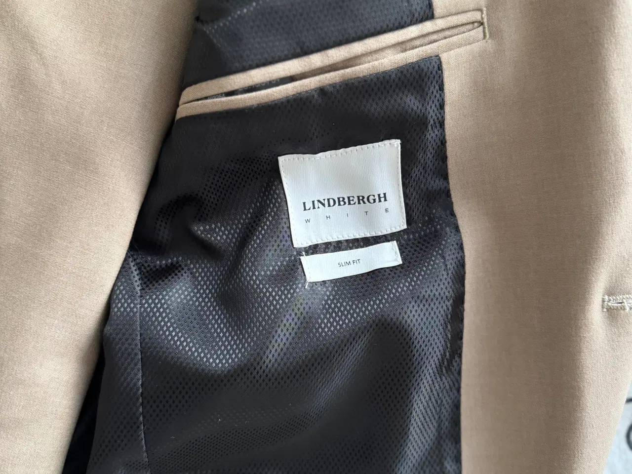 Billede 3 - Lindbergh jakkesæt i sand farve