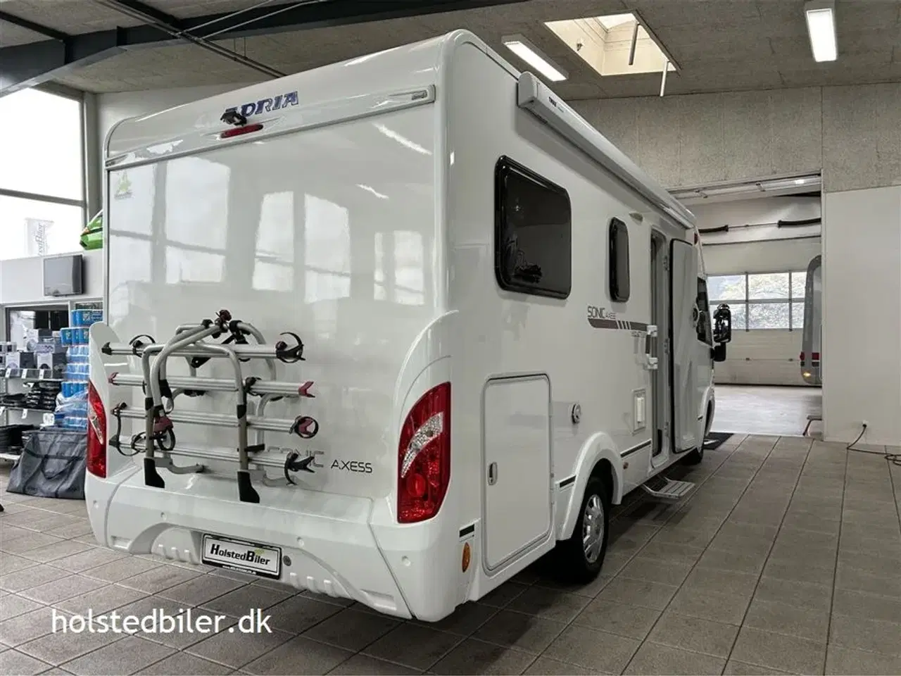 Billede 4 - 2013 - Adria Sonic Axess   Dobbeltseng - hæve/sænkeseng - plads og luft.