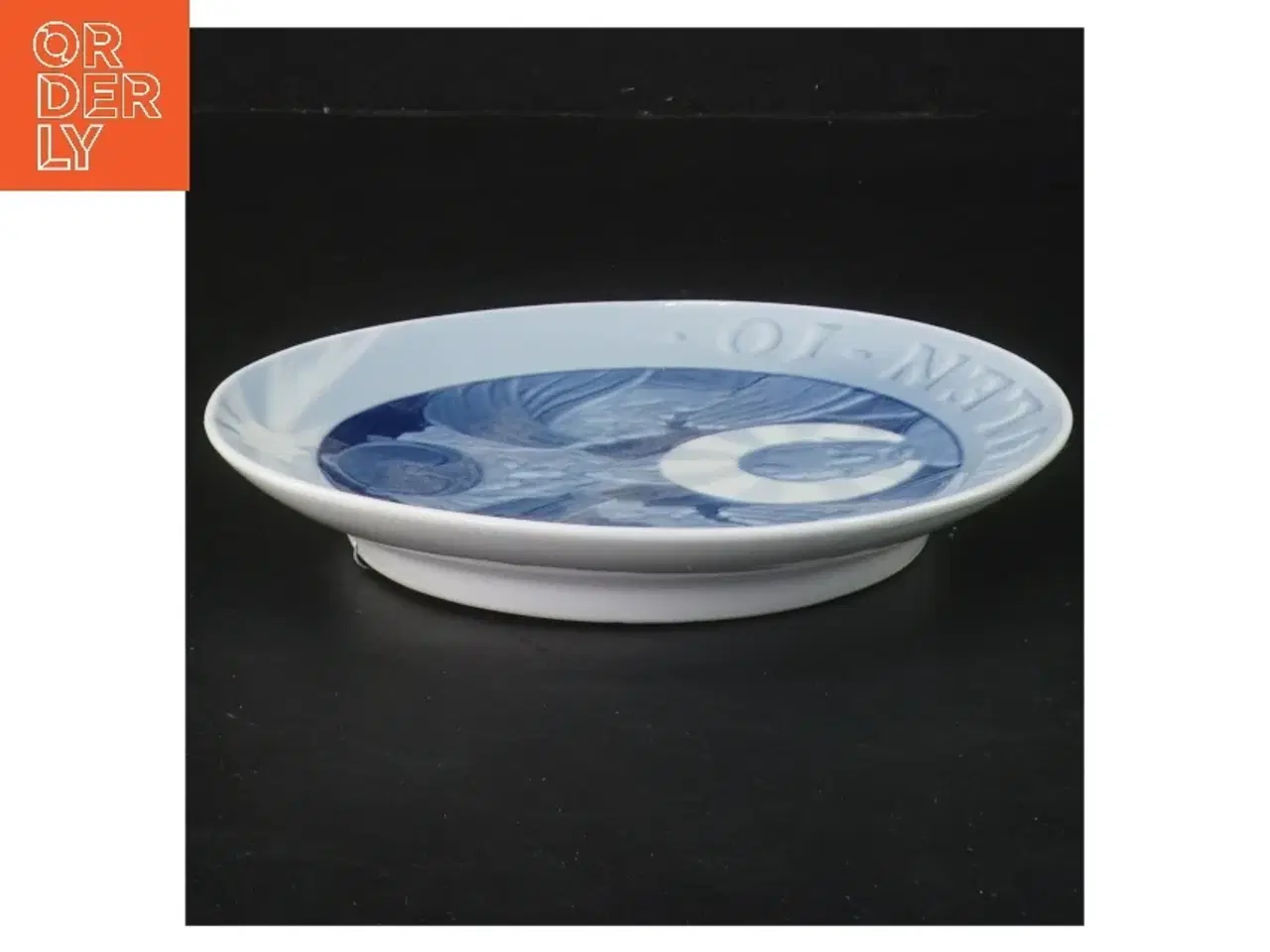 Billede 2 - Julen 2010 platte fra Royal Copenhagen (str. Ø 15,5 cm)