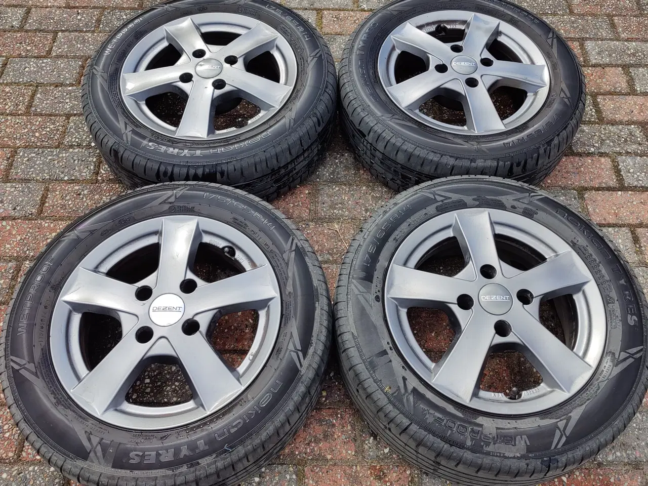 Billede 1 - 4 stk Nokian Wetproof sommerdæk på Dezent-alufælge