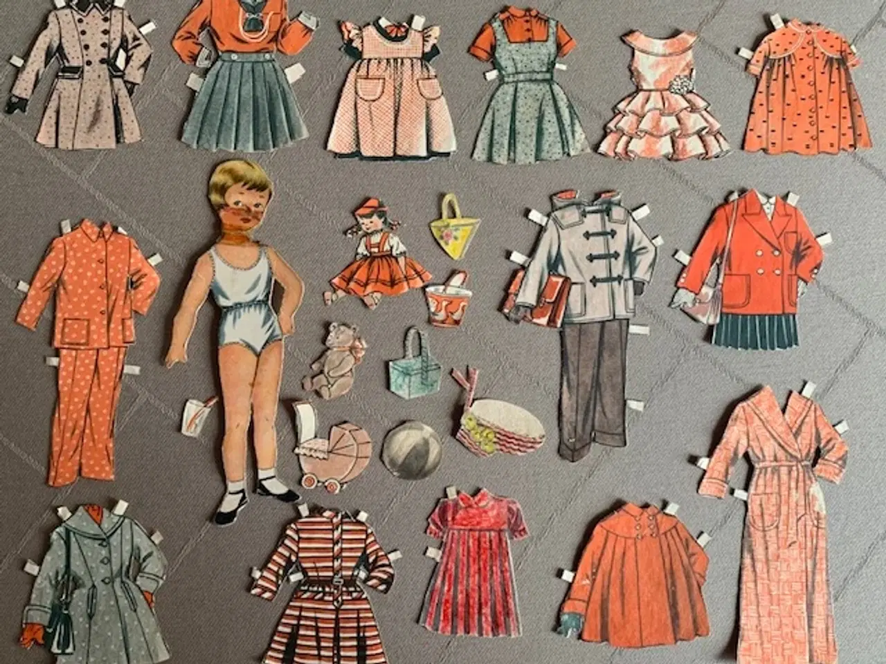 Billede 6 - Påklædningsdukker fra begyndelsen af 1950’erne