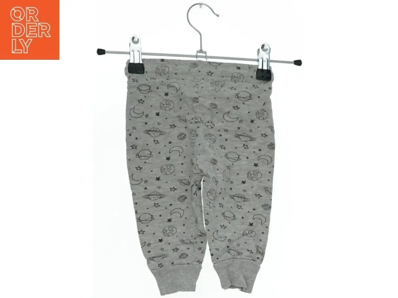Billede 2 - Grå joggingbukser med rumtema (str. 74)