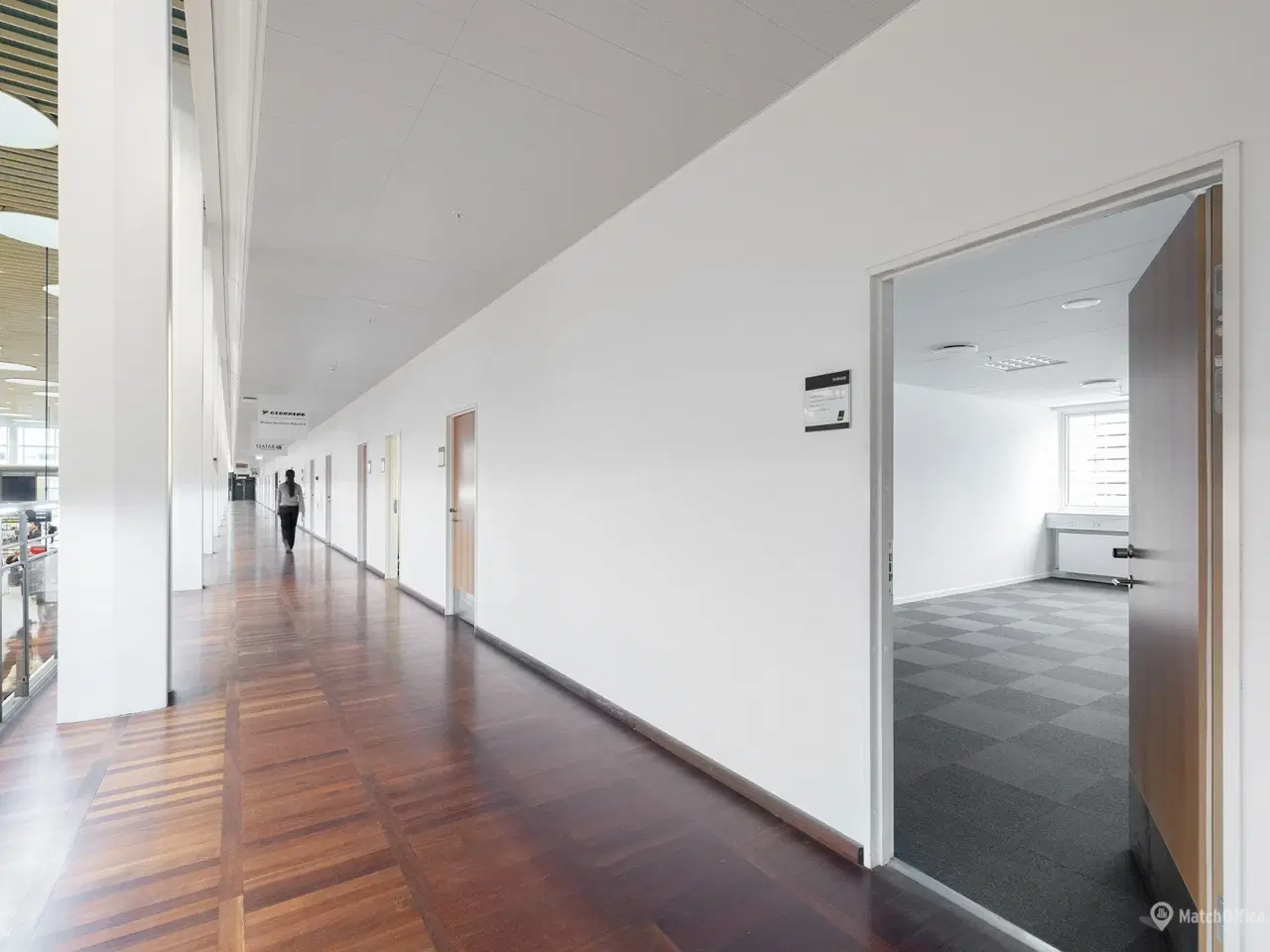 Billede 3 - Kontor i hektiske Terminal 2