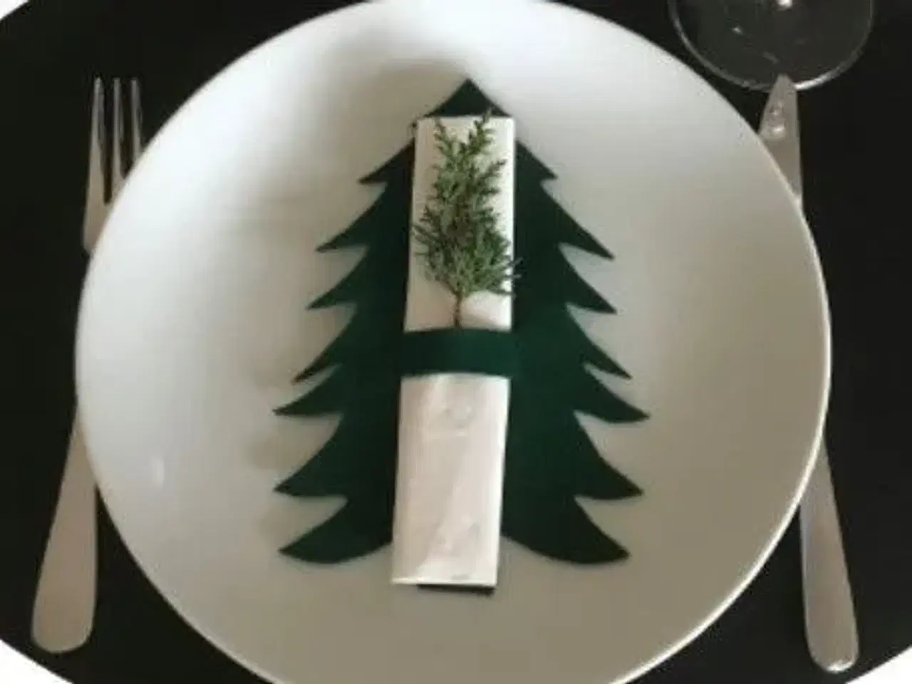 Billede 1 - Juletræer i filt til servietter 