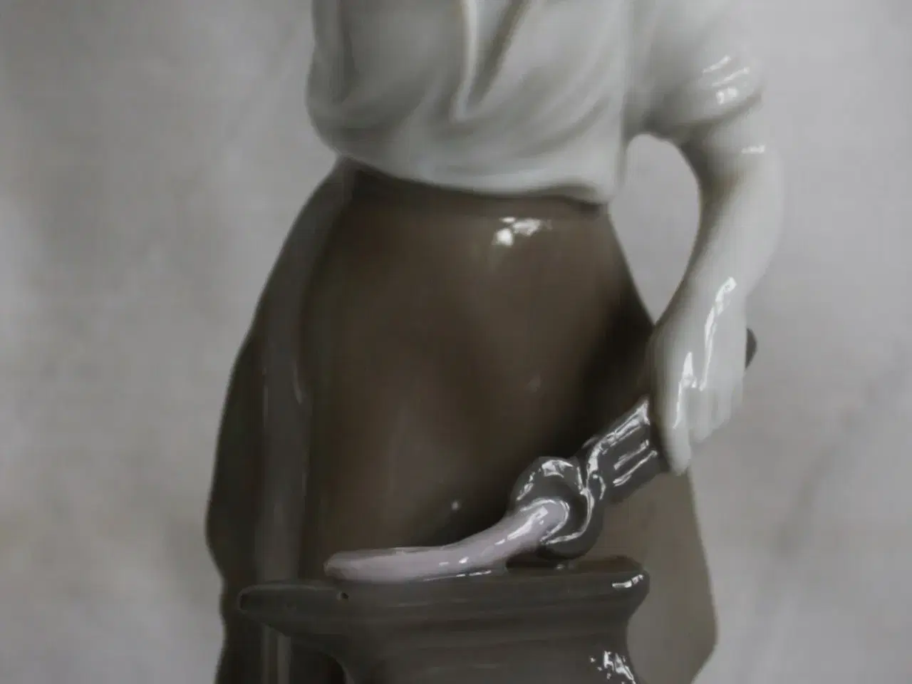Billede 2 - Porcelænsfigur af smed
