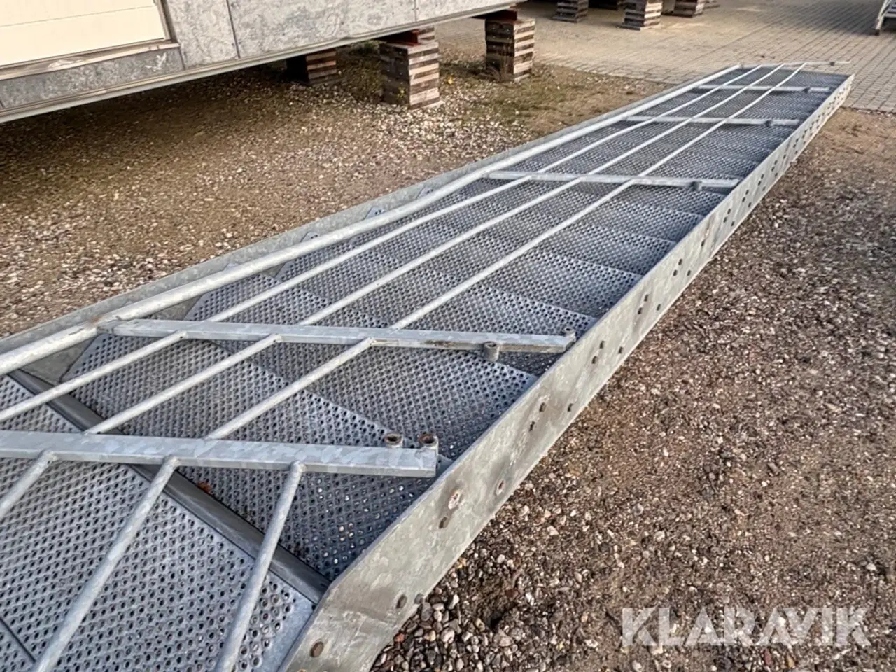 Billede 7 - Trappe og repos med gelænder