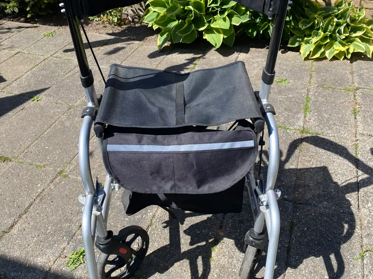 Billede 1 - Kombineret rollator og kørestol