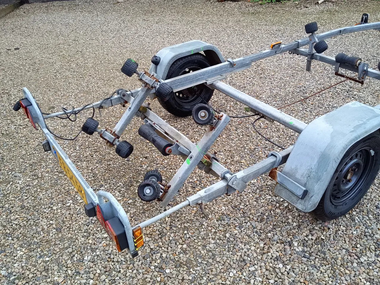 Billede 2 - Bådtrailer m. bremser til 15 - 17 fods båd