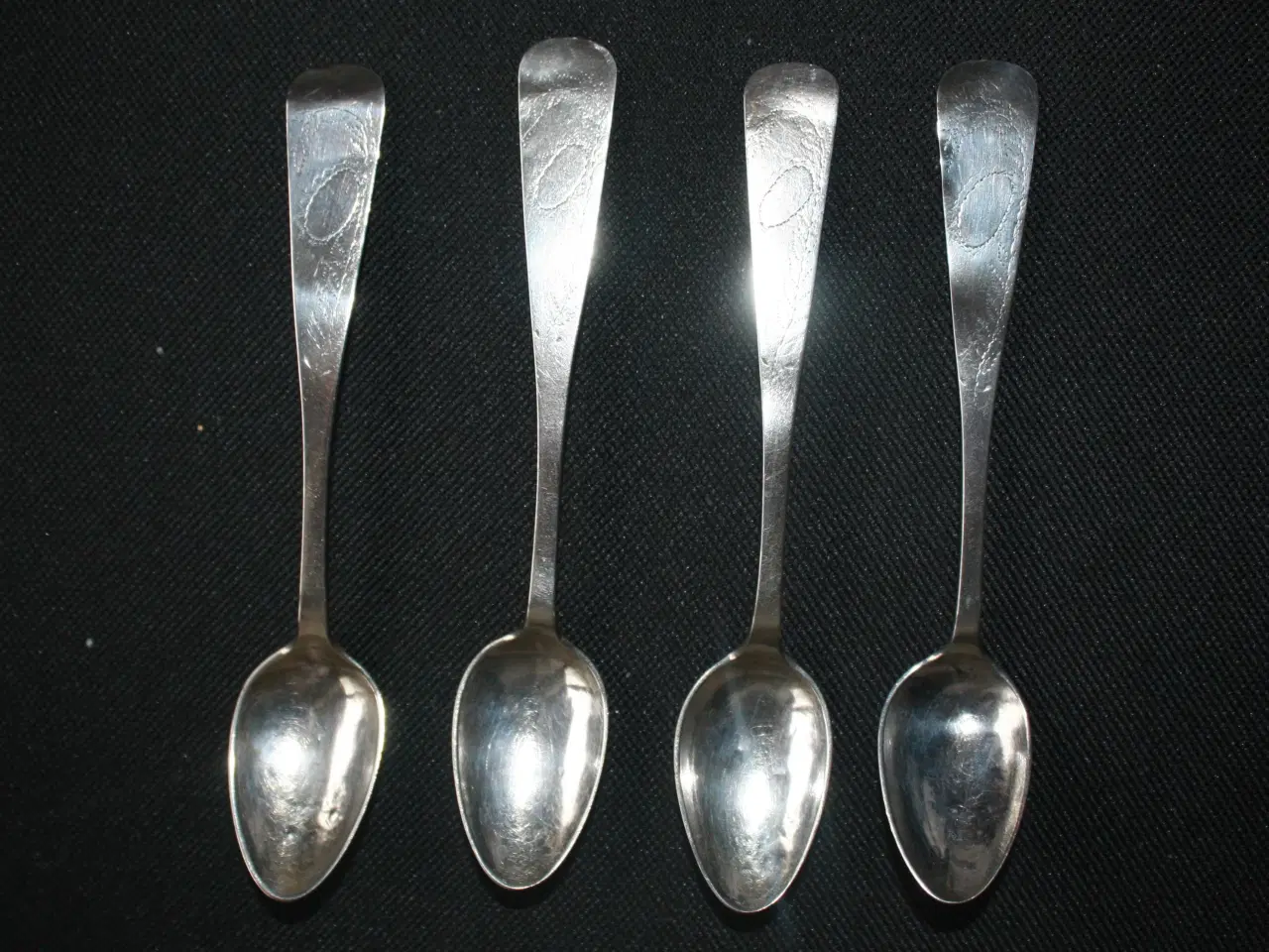 Billede 1 - 4 gamle teskeer af sølv