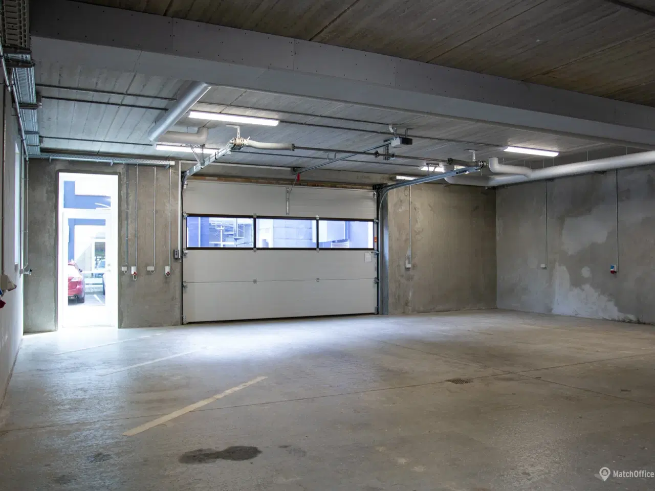 Billede 2 - Lager med egen port, lille kontor, brus og tekøkken