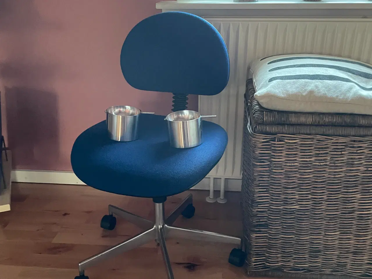 Billede 2 - Kontorstol/Askebægre