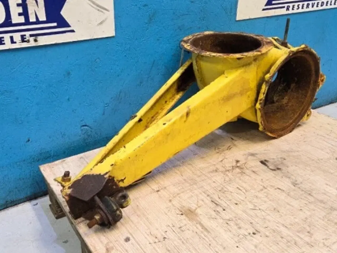 Billede 6 - New Holland 1550S Tømmerør Hus 80350390