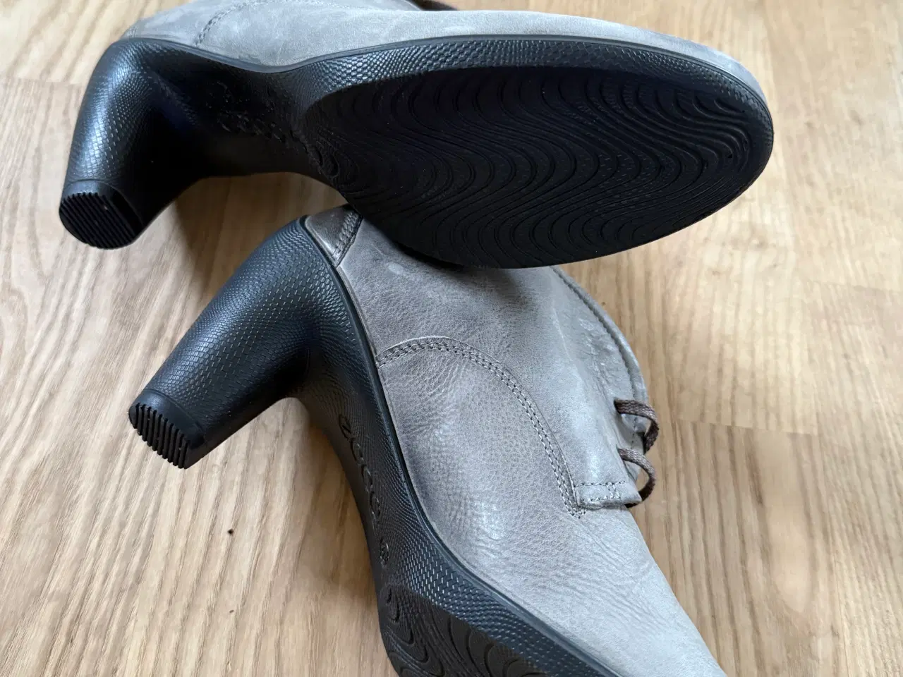 Billede 2 - ECCO STØVLETTER/ SKO