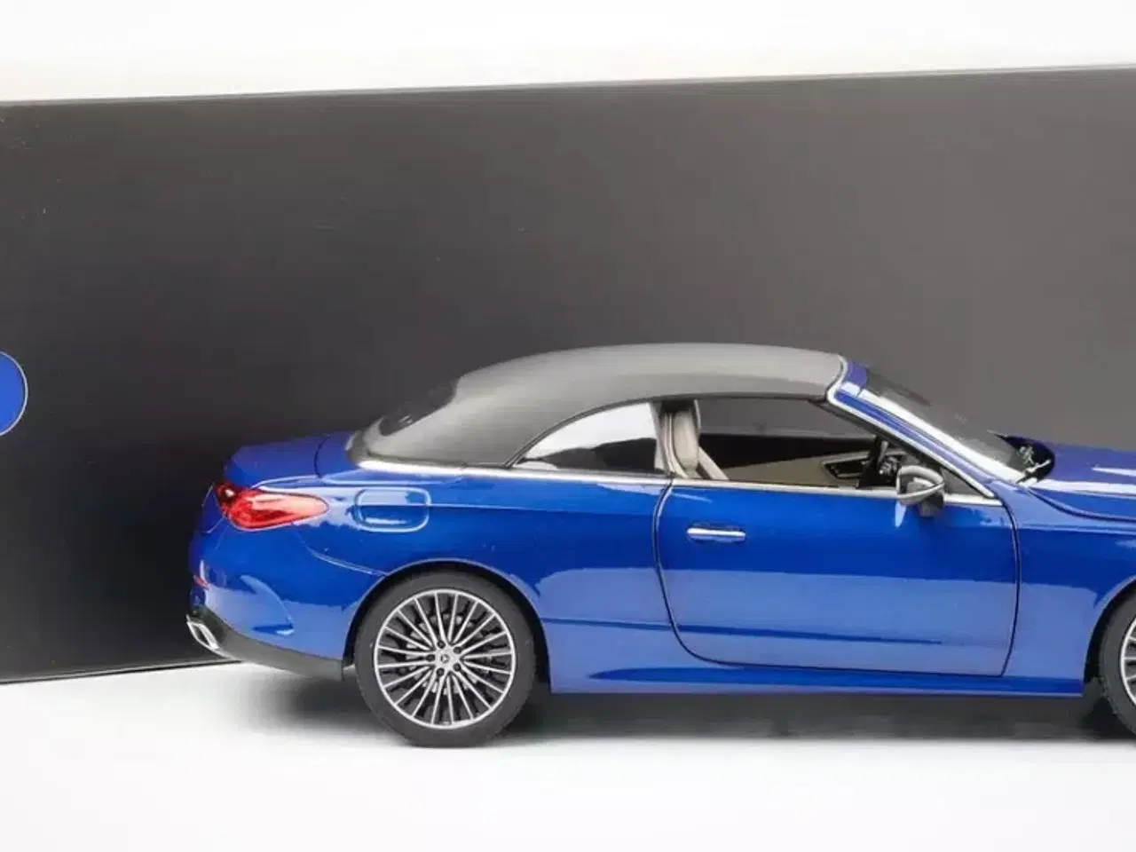 Billede 8 - 1:18 Mercedes CLE Cabriolet 2024