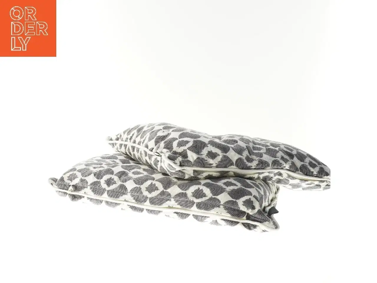 Billede 1 - Grå mønstrede puder (str. 44x40 cm)
