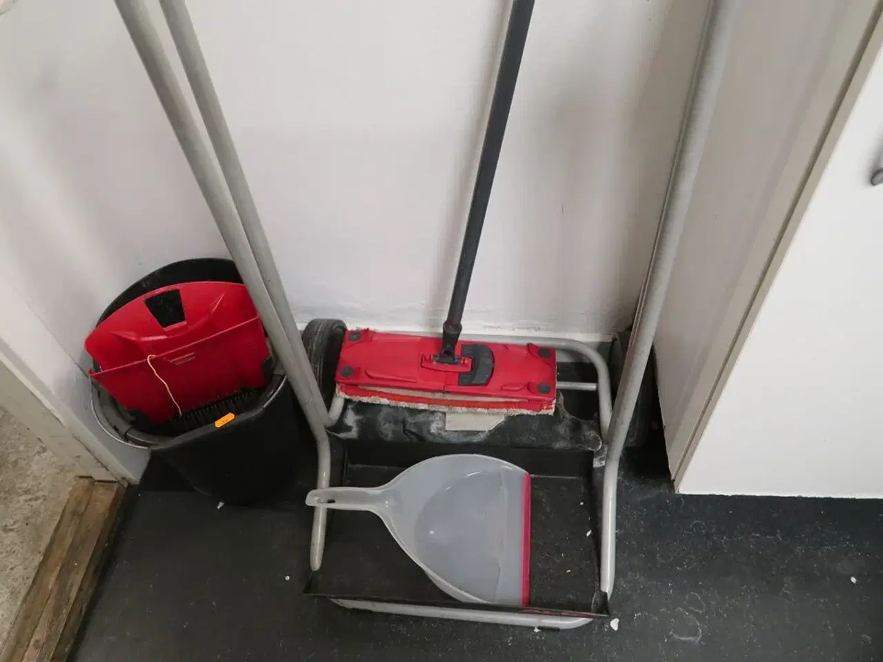 Billede 2 - Skraldespandsstativ samt spand