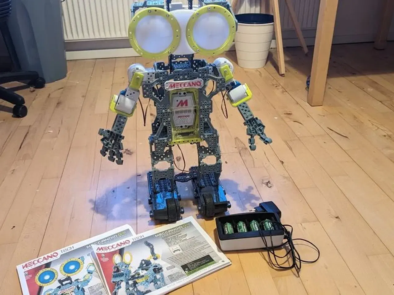 Billede 1 - Meccanoid stemmestyret og programmérbar robot