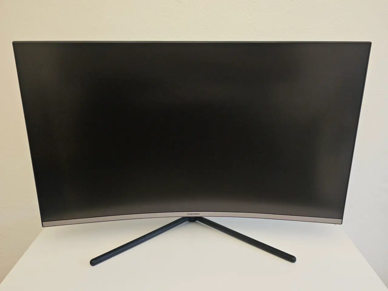 Billede 2 - Curved Samsung 32” 4K UHD 60hz Monitor - U32R590CW