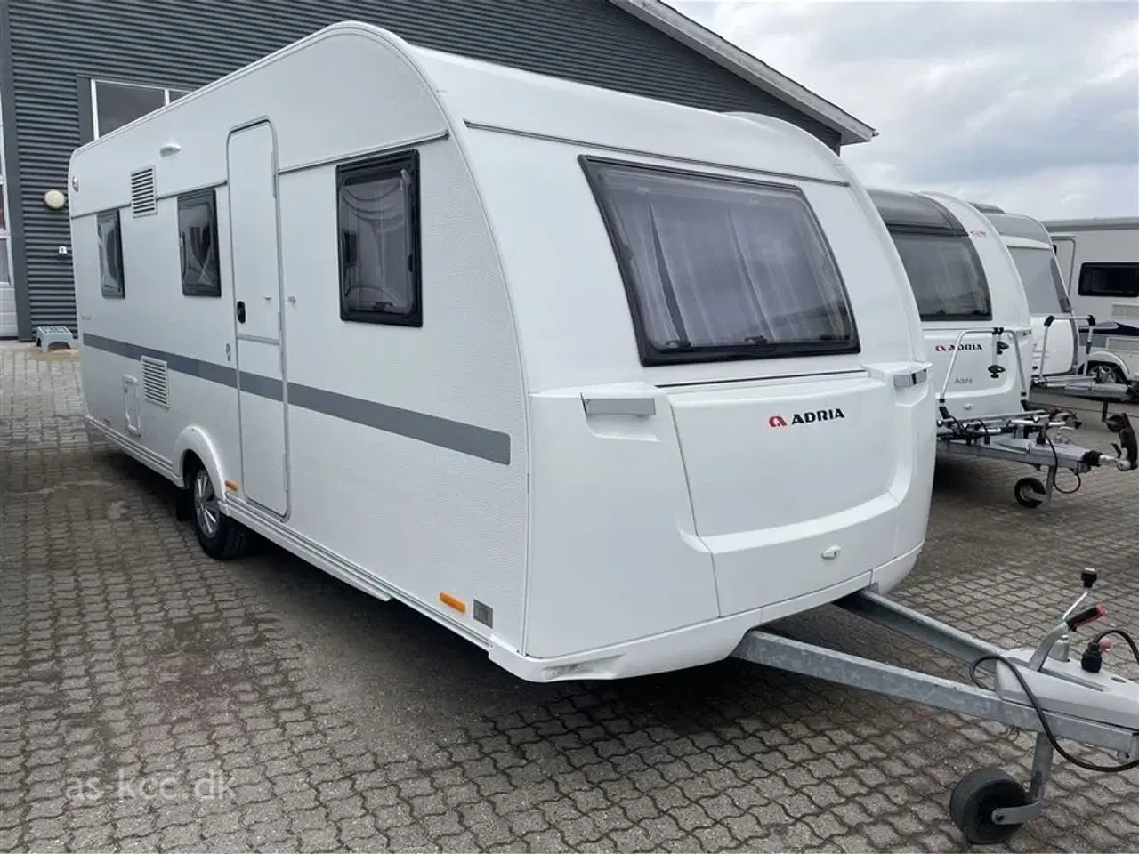 Billede 1 - 2022 - Adria Altea 552 PK   Adria Altea 552 PK årg. 2022 Incl 7 sovepladser, 4 siddepladser. Isabella Pacific 3 m , Isabella Sun Shine med front