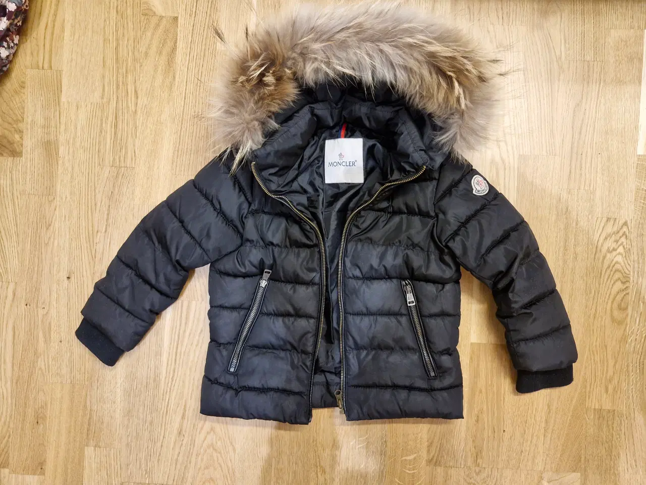 Billede 1 - Flot vinter-dun-jakke MONCLER str 104