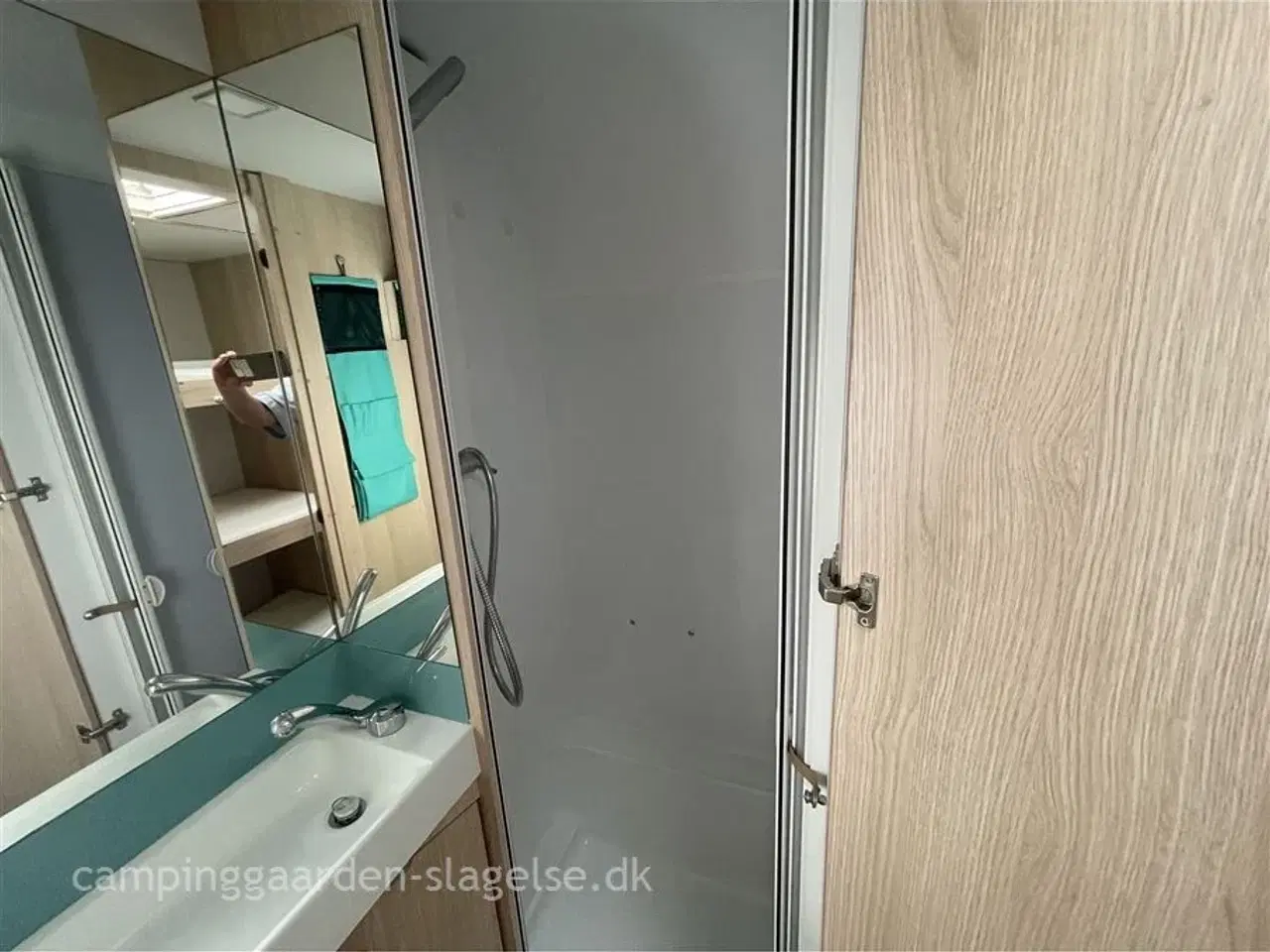 Billede 11 - 2020 - Adria Aviva 563 PT 3 køjer   Familievenlig køjevogn med masser af plads og feriehumør!