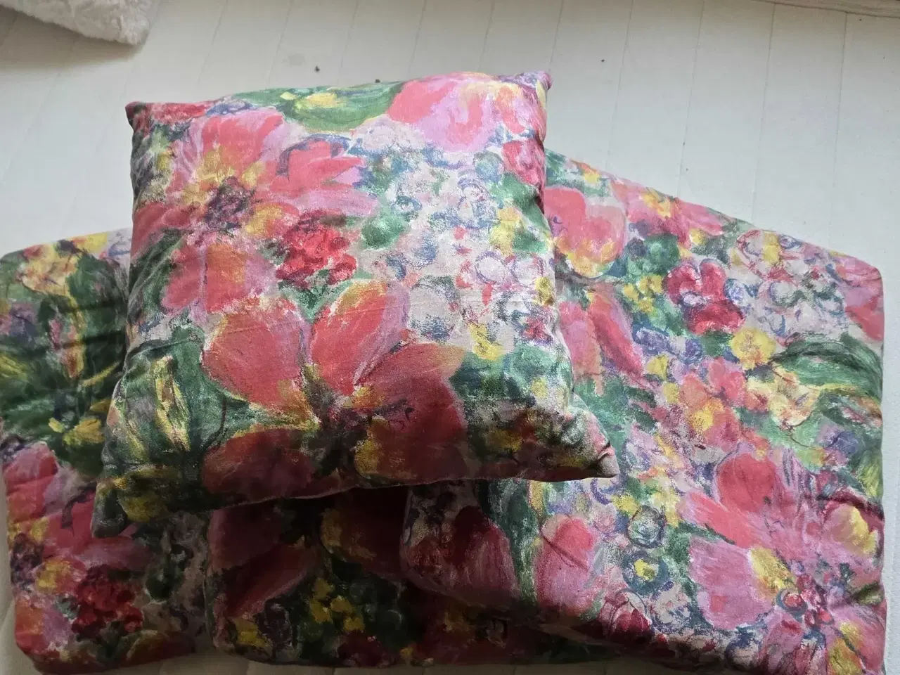 Billede 2 - Pude og 3 hynder