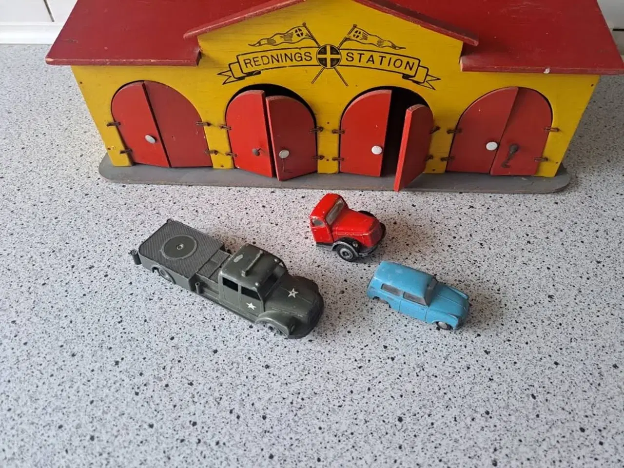 Billede 1 - Gl brandstation samt takno dele samlet kr 200