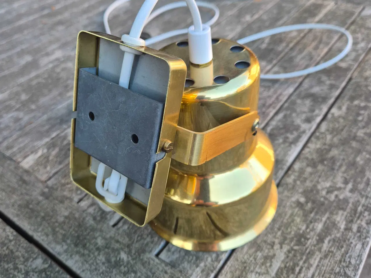 Billede 12 - Væglampe i flot skinnende messing