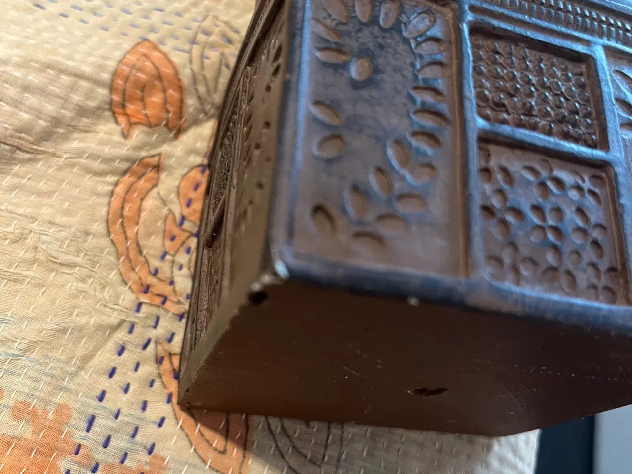 Billede 7 - Smuk, dekorativ Buddha-figur på detaljeret base 