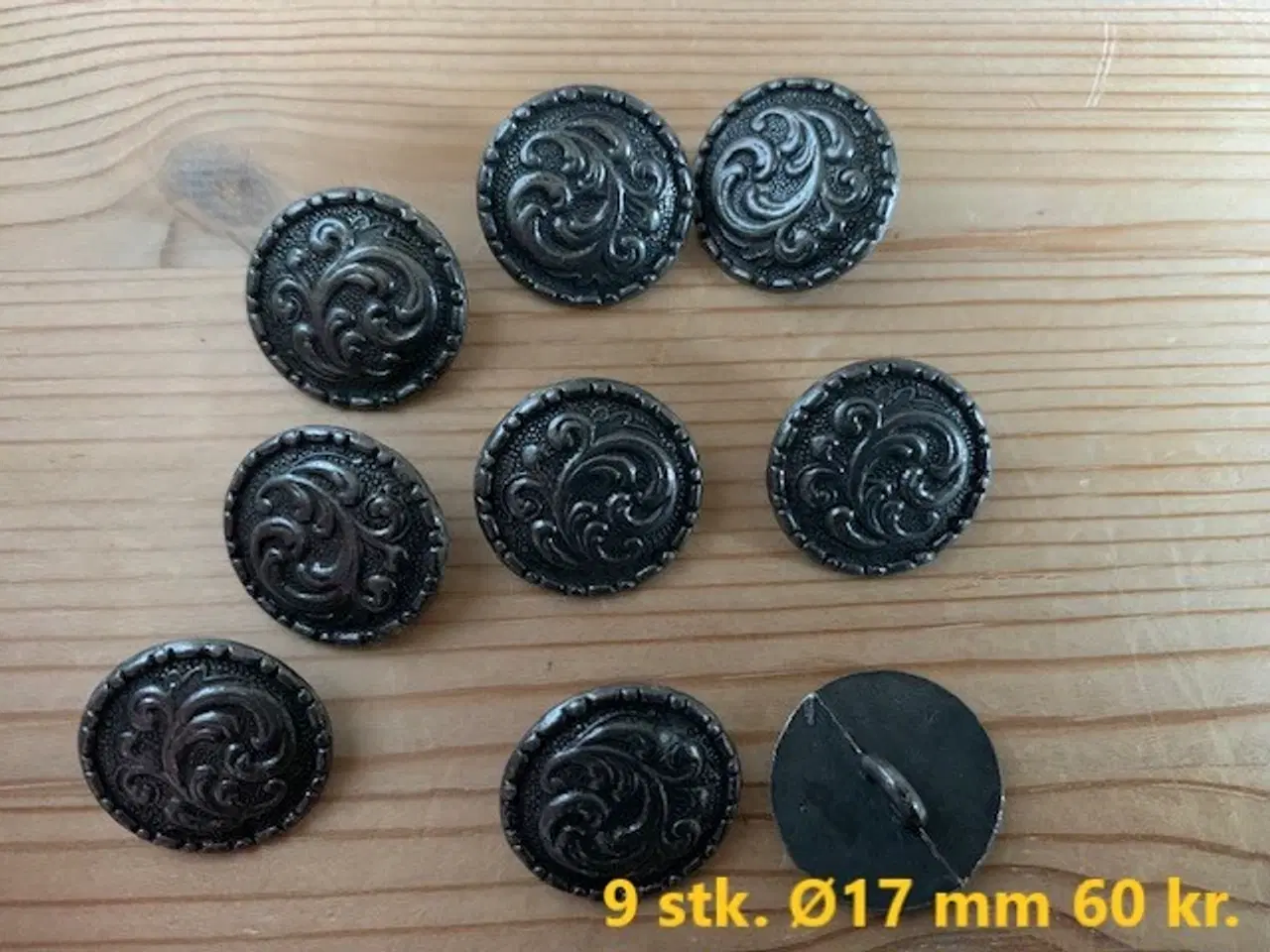 Billede 7 - Knapper i tin - NYE