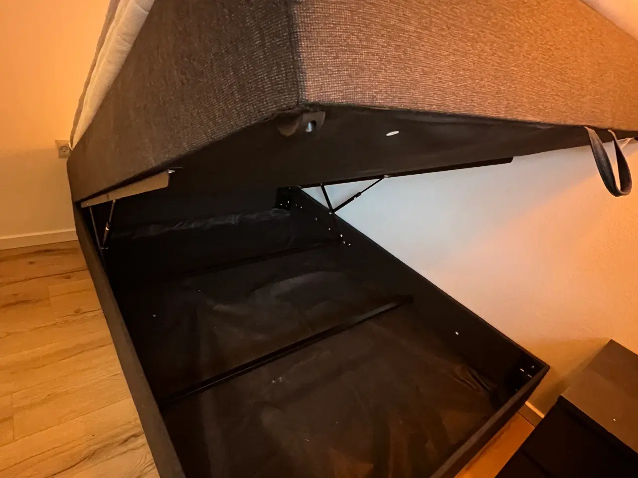 Billede 3 - Seng med opbevaring